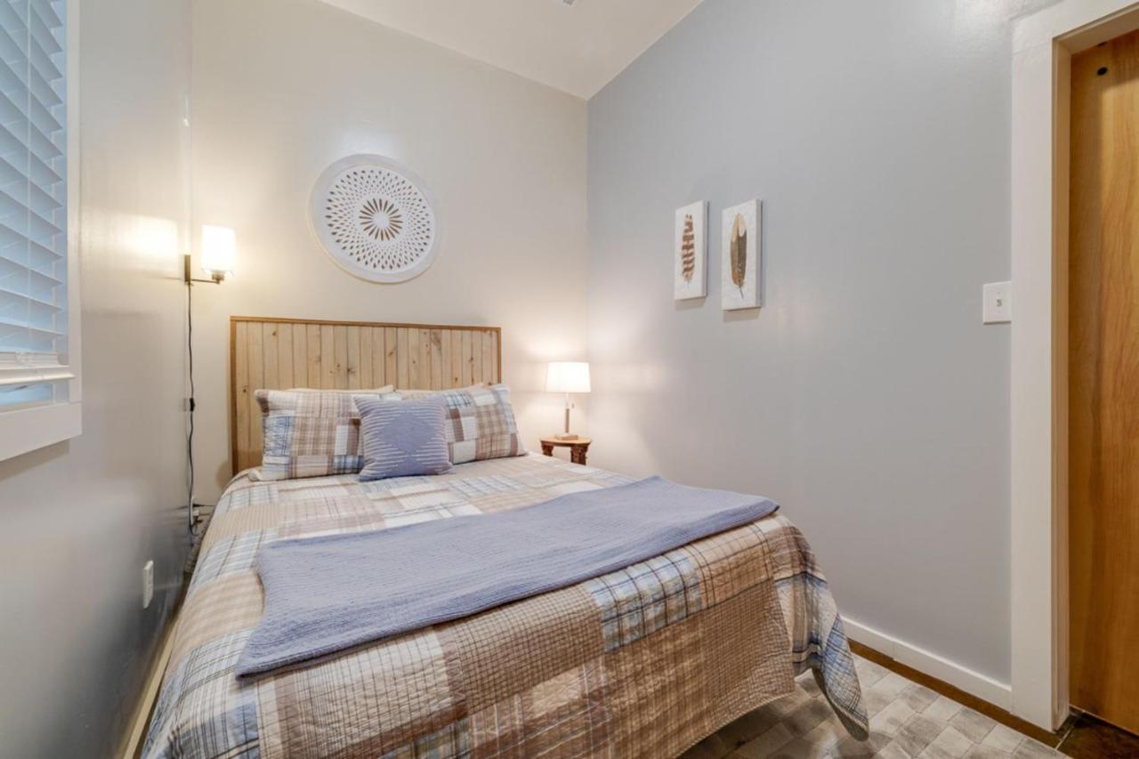Southern Charmer-Historic District Downtown-Front Porch-Walk Score 90!!-Private Parking-1 Minute To Forsyth Park Savannah Extérieur photo