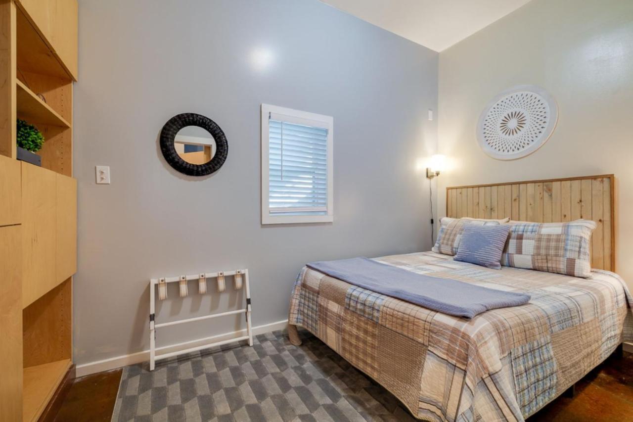 Southern Charmer-Historic District Downtown-Front Porch-Walk Score 90!!-Private Parking-1 Minute To Forsyth Park Savannah Extérieur photo