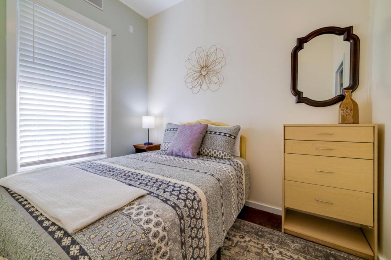Southern Charmer-Historic District Downtown-Front Porch-Walk Score 90!!-Private Parking-1 Minute To Forsyth Park Savannah Extérieur photo